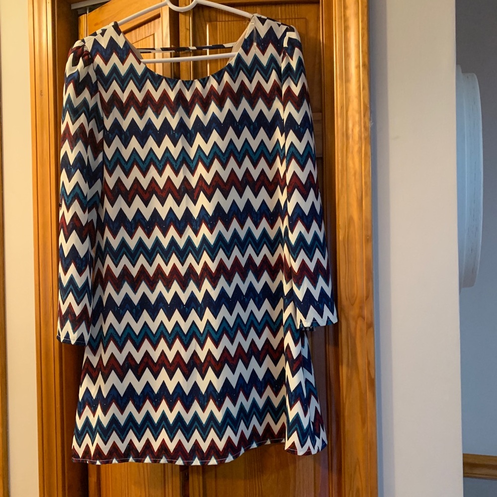 Junior dress with sleeves